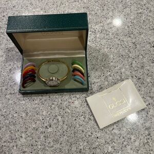 Gucci 1100 Vintage Bezel Watch